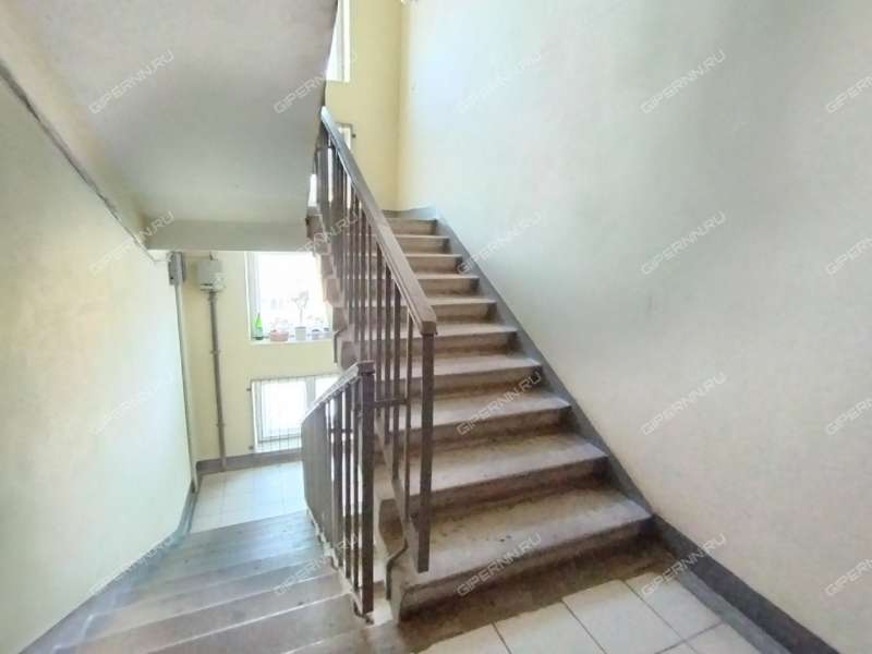 трёхкомнатная квартира в переулке Первостроителей дом 5 город Кстово