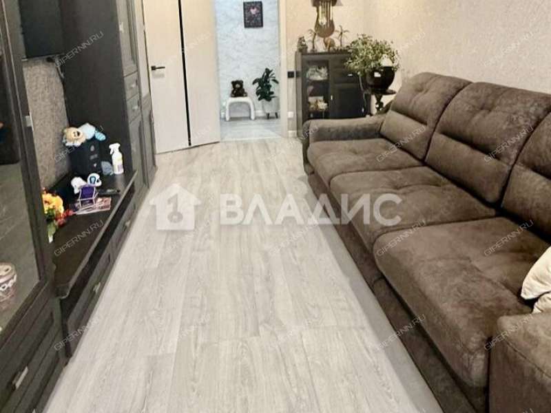 трёхкомнатная квартира на улице Коминтерна дом 16