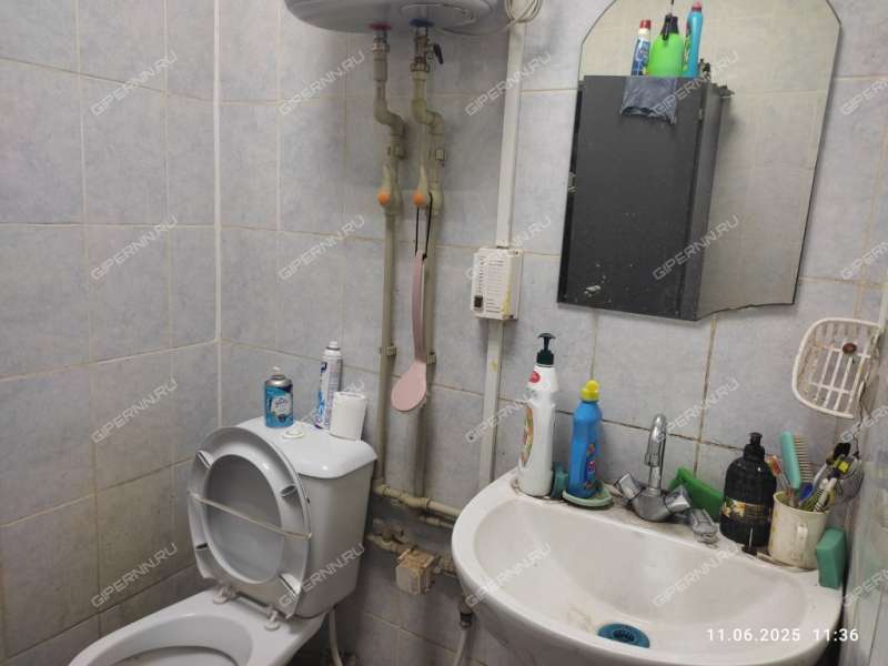 помещение под помещение свободного назначения, торговую площадь на улице Страж Революции