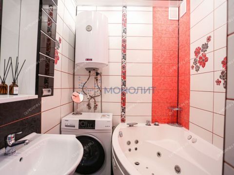 3-komnatnaya-ul-vyatskaya-d-3 фото