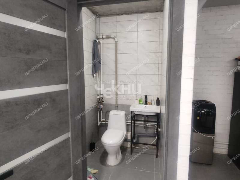 помещение под коммерческую недвижимость на Артельной улице