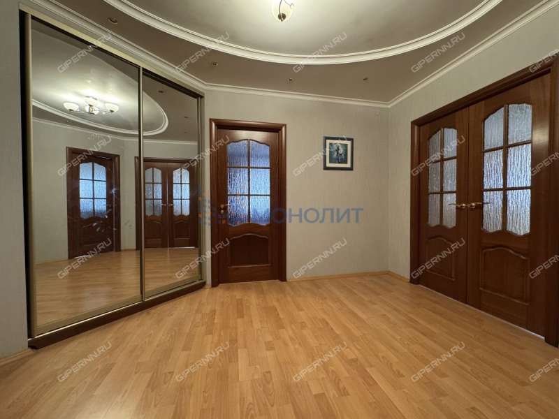 трёхкомнатная квартира на Керченской улице дом 28