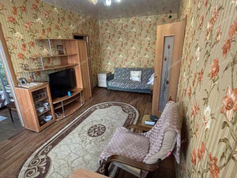 трёхкомнатная квартира на улице Федосеенко дом 91