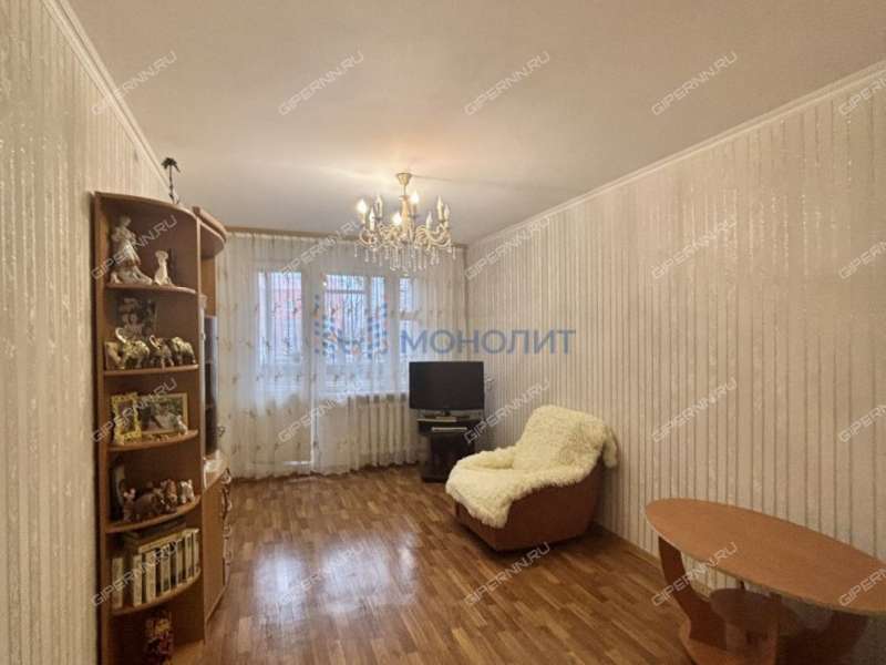 трёхкомнатная квартира на улице Верхнепечёрская дом 5