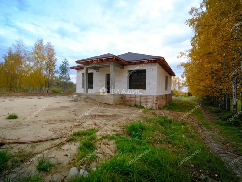 дом на  село Безводное