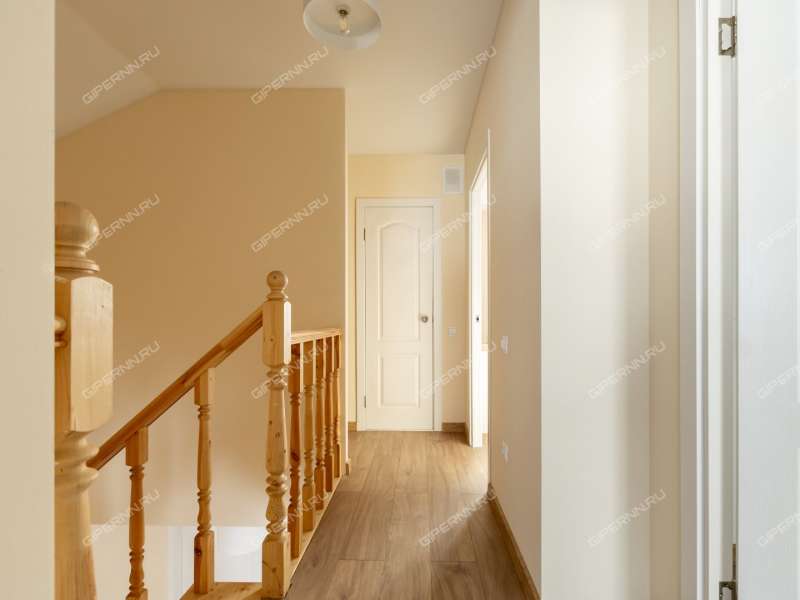 дом на Малиновая деревня Крутая