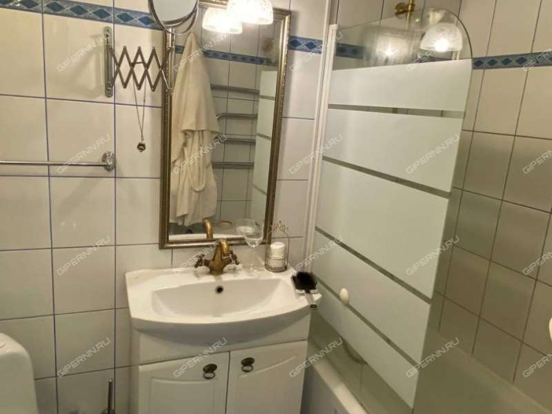 двухкомнатная квартира на площади Максима Горького дом 4/2