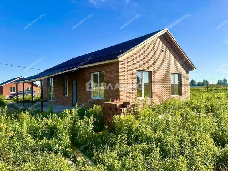 дом на улице Защитников Отечества деревня Каликино