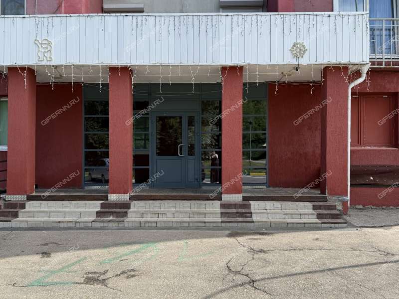 трёхкомнатная квартира на бульваре 60-летия Октября дом 25 к2