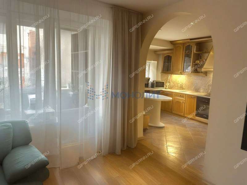 четырёхкомнатная квартира на улице Воровского дом 13/57а