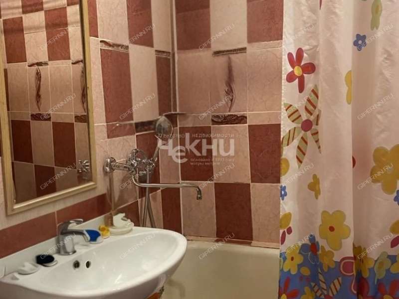 трёхкомнатная квартира на Большой Покровской улице дом 93