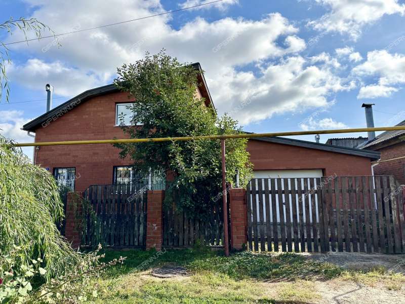 дом на  село Безводное