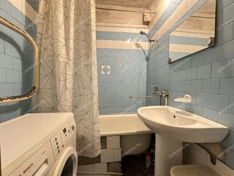 3-komnatnaya-ul-strokina-d-9 фото