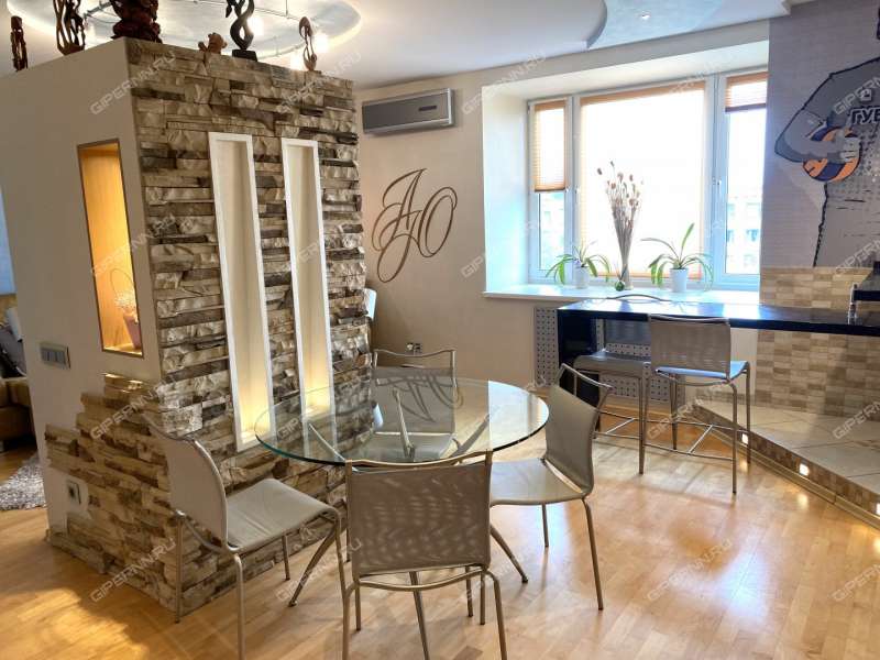 трёхкомнатная квартира на Варварской улице дом 40б