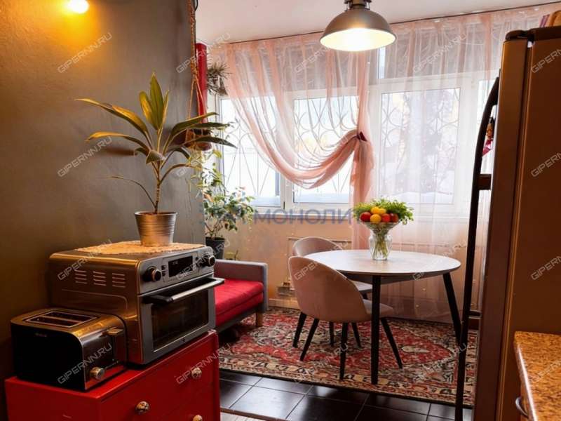 двухкомнатная квартира на улице Александра Хохлова дом 1