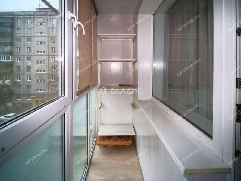 трёхкомнатная квартира на улице Германа Лопатина дом 2