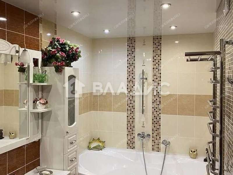 четырёхкомнатная квартира на улице Дунаева дом 8