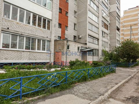 3-komnatnaya-ul-vyatskaya-d-3 фото