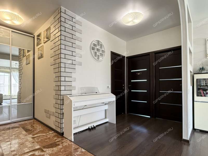 трёхкомнатная квартира на бульваре 60-летия Октября дом 25 к2