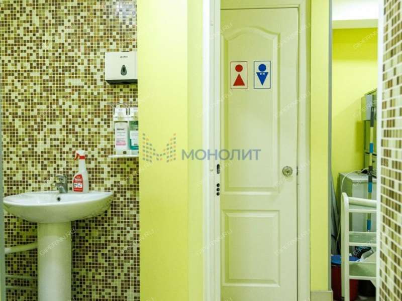 помещение под недвижимость под медицинские учреждения, недвижимость под салоны красоты на улице Героя Юрия Смирнова