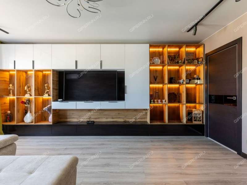 трёхкомнатная квартира на бульваре 60-летия Октября дом 21 к1