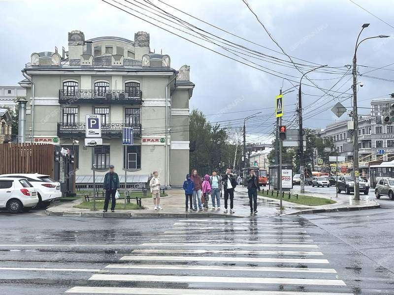 помещение под торговую площадь на улице Коминтерна