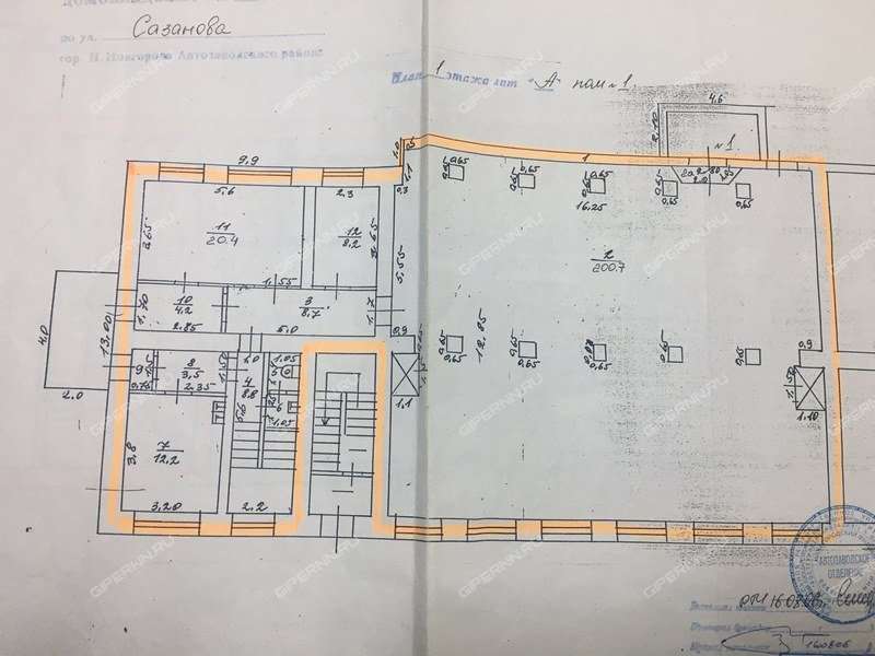 помещение под торговую площадь на улице Сазанова