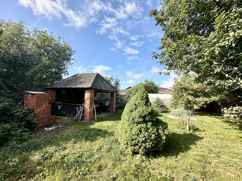 дом на  село Безводное