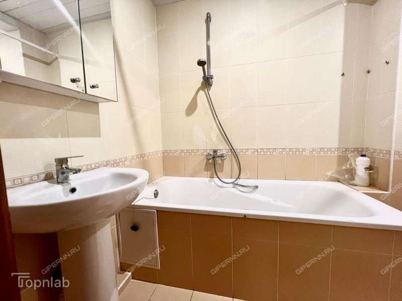 трёхкомнатная квартира в 2-м микрорайоне дом 20а город Кстово