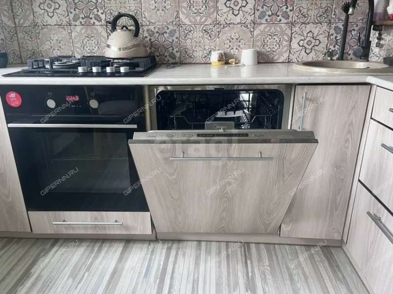 трёхкомнатная квартира на Ошарской улице дом 53