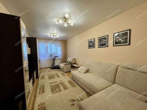 3-komnatnaya-ul-verhnepecherskaya-d-8 фото