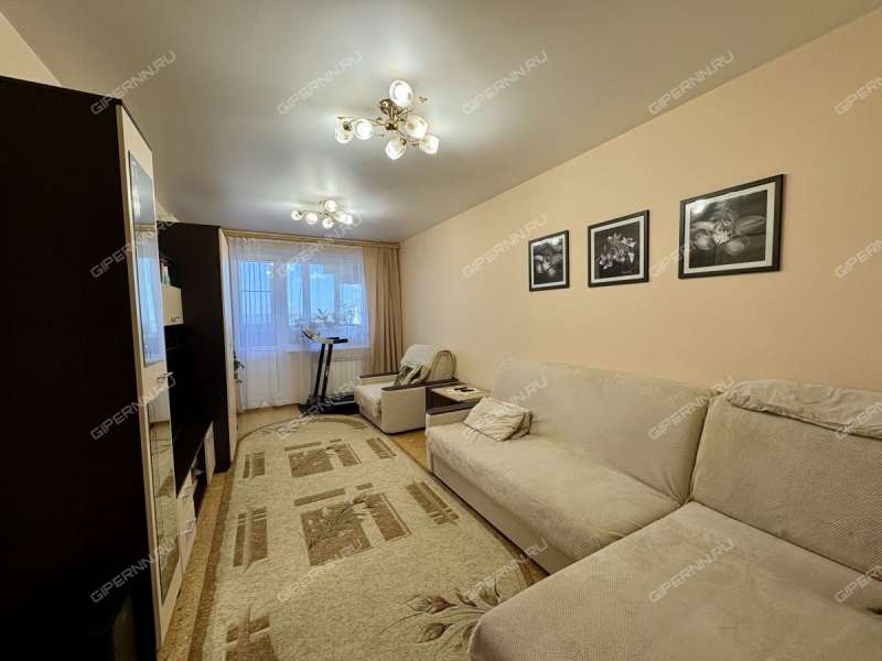 трёхкомнатная квартира на улице Верхнепечёрская дом 8