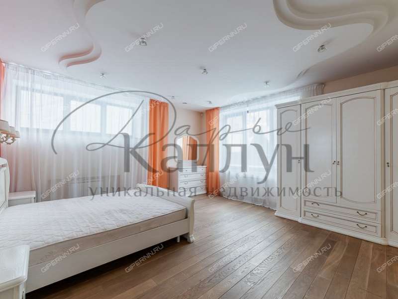 четырёхкомнатная квартира на Славянской улице дом 23