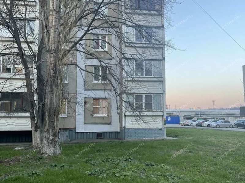 однокомнатная квартира на улице Юлиуса Фучика дом 10  к4