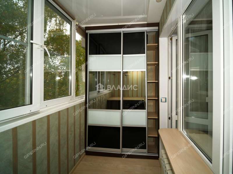 трёхкомнатная квартира на улице Германа Лопатина дом 2