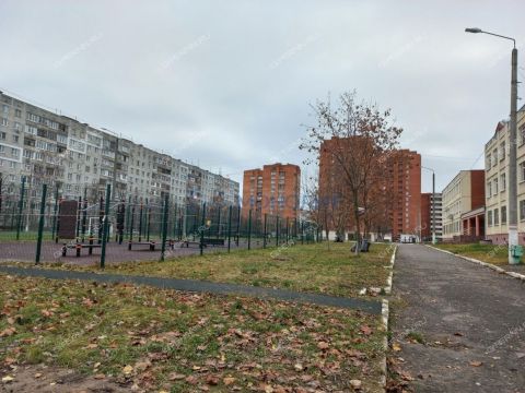 3-komnatnaya-ul-strokina-d-5 фото