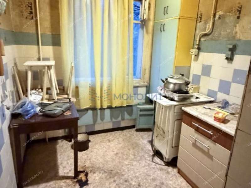 четырёхкомнатная квартира на бульваре 60-летия Октября дом 12