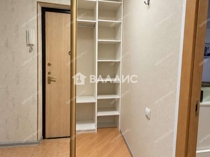 однокомнатная квартира на Волжской набережной дом 10В