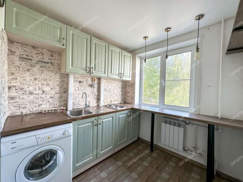 трёхкомнатная квартира на улице Юлиуса Фучика дом 39