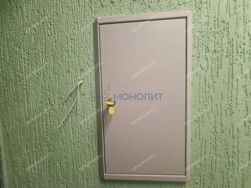 помещение под офис, торговую площадь на улице Космонавта Комарова