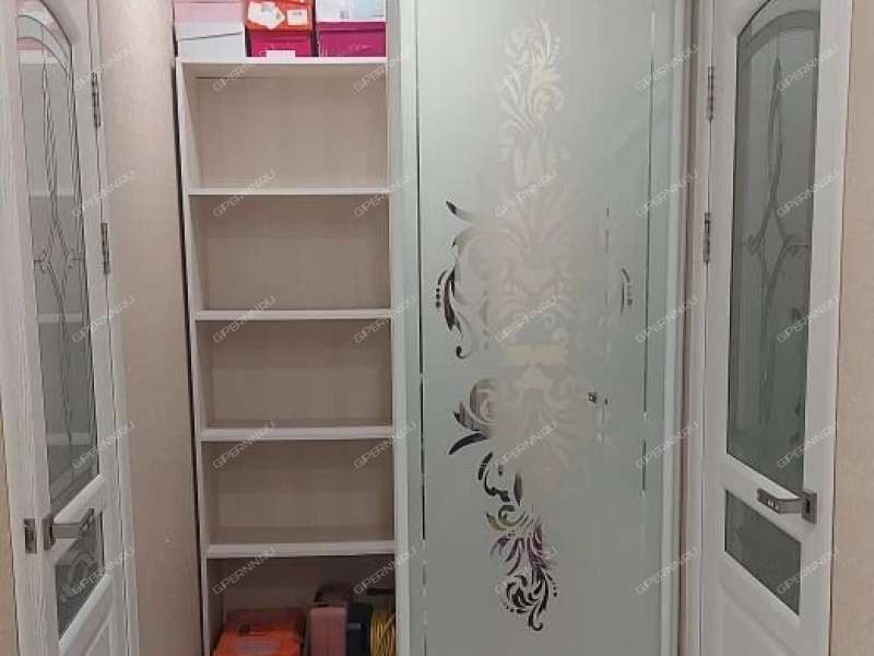 трёхкомнатная квартира на проспекте Кирова дом 33а