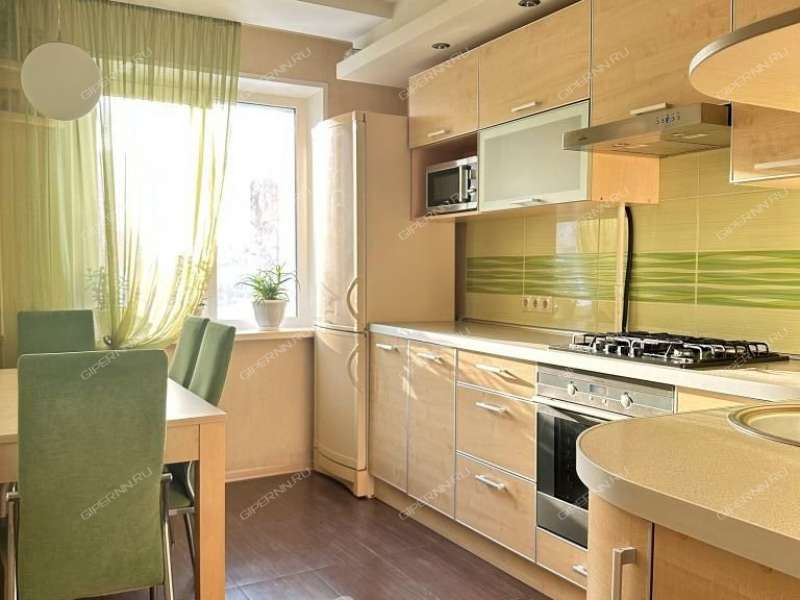 четырёхкомнатная квартира на улице Юлиуса Фучика дом 7