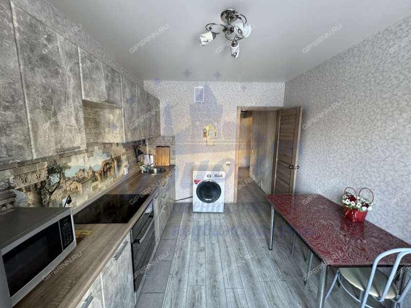 трёхкомнатная квартира на Мончегорской улице дом 12, к6