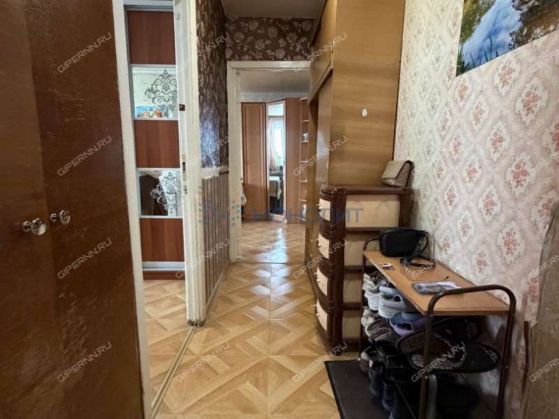 трёхкомнатная квартира на улице Красных Зорь дом 17