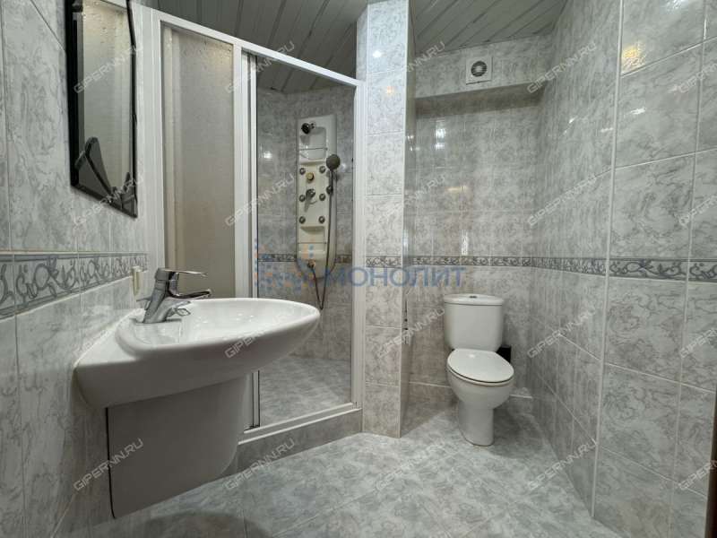 трёхкомнатная квартира на Керченской улице дом 28