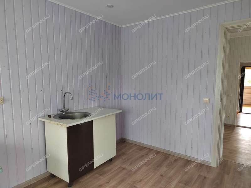 дом на Центральной улице село Курилово