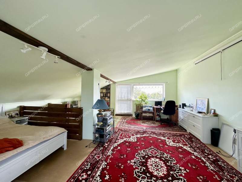 дом на  село Безводное