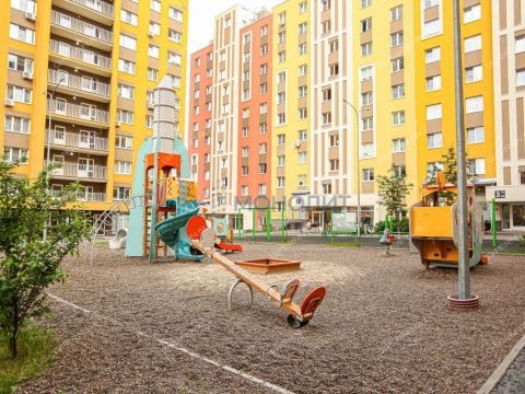 3-komnatnaya-ul-romantikov-d-8 фото